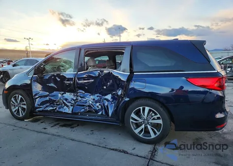 2022 Honda Odyssey Touring z USA, uszkodzony, nr VIN 5FNRL6H89NB067930